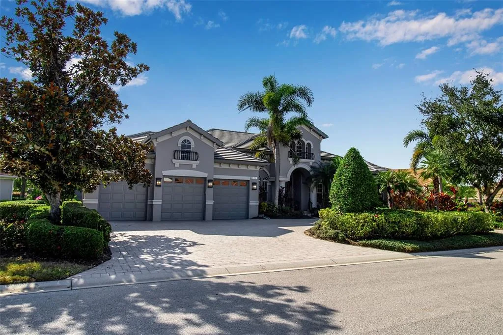 8116 LONE TREE GLEN, LAKEWOOD RANCH, FL 34202