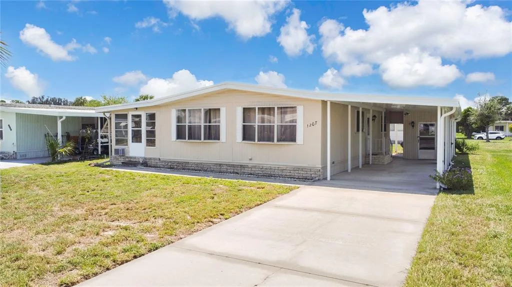 1207 APACHE CIRCLE, TAVARES, FL 32778