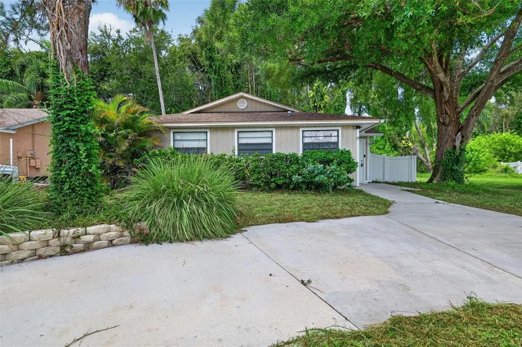 9 FRESHWATER DRIVE, PALM HARBOR, FL 34684