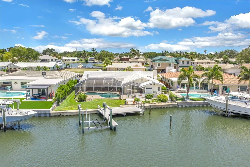 2067 MASSACHUSETTS AVENUE NE, ST PETERSBURG, FL 33703