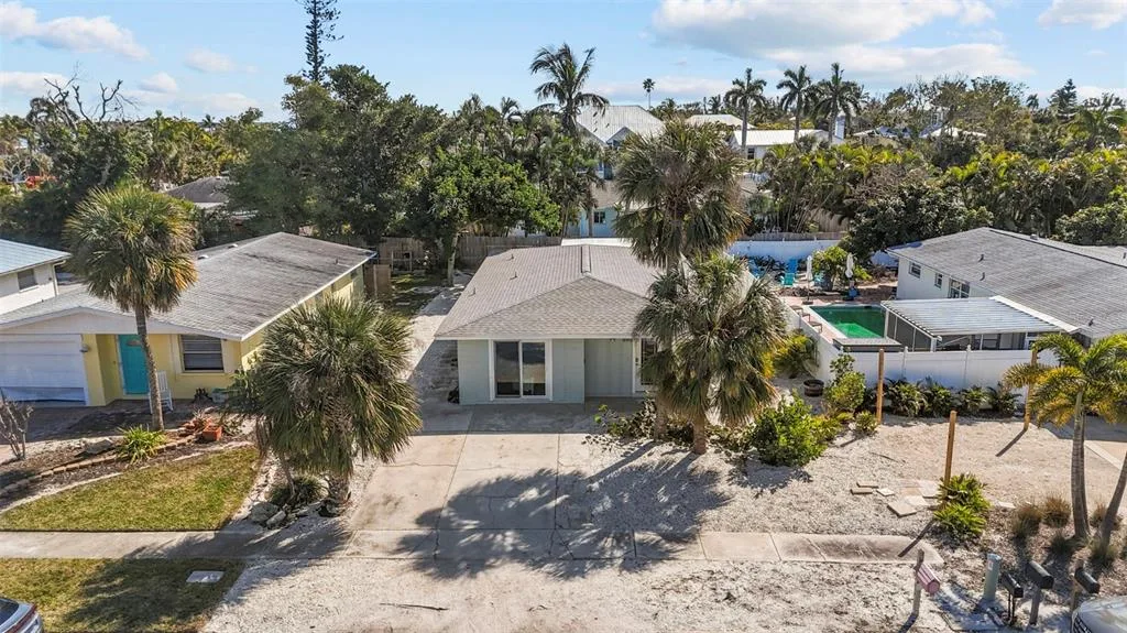 690 FOX STREET, LONGBOAT KEY, FL 34228