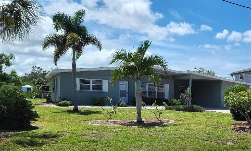 828 BLUE HERON BOULEVARD, RUSKIN, FL 33570