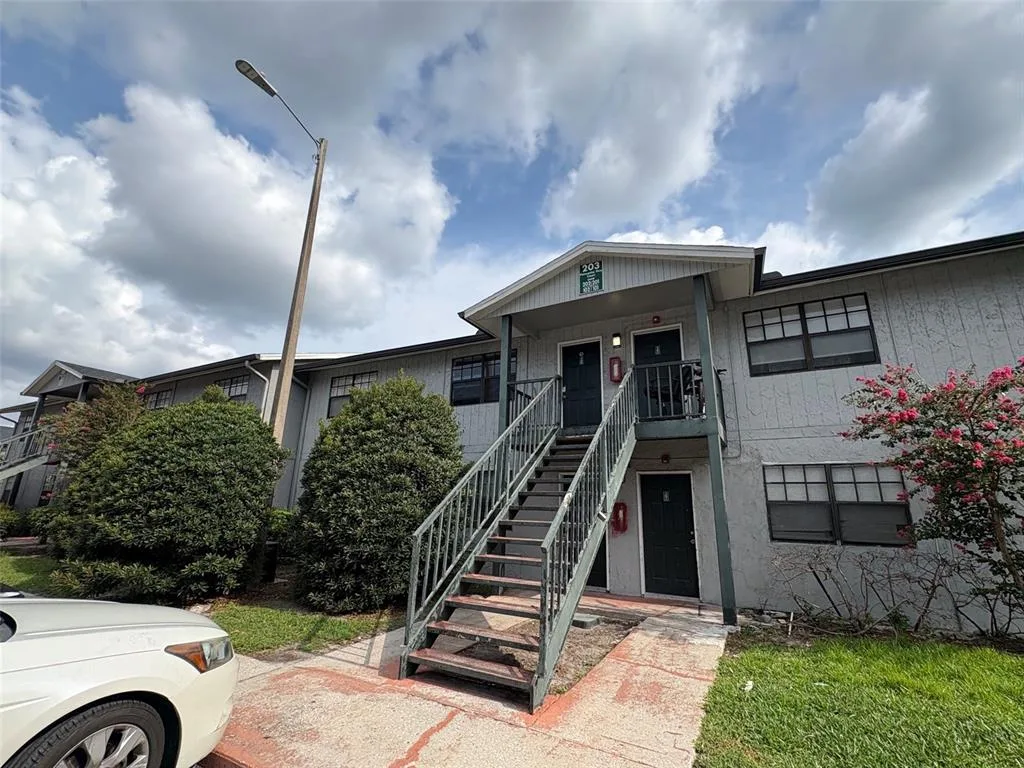 203 POINSETTIA PINE COURT # 102, TAMPA, FL 33612