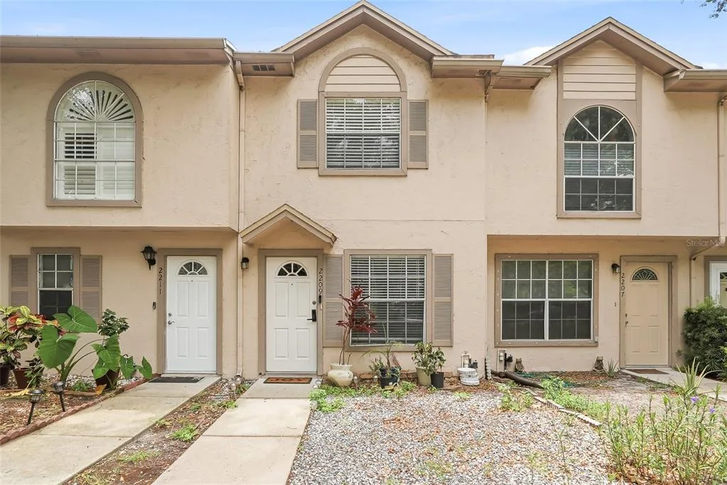 2209 FLETCHERS POINT CIRCLE, TAMPA, FL 33613