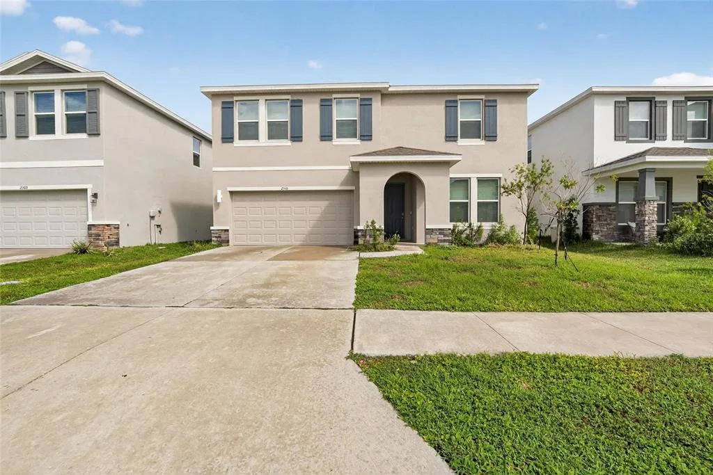 2546 WARREN ACRES BOULEVARD, WESLEY CHAPEL, FL 33543