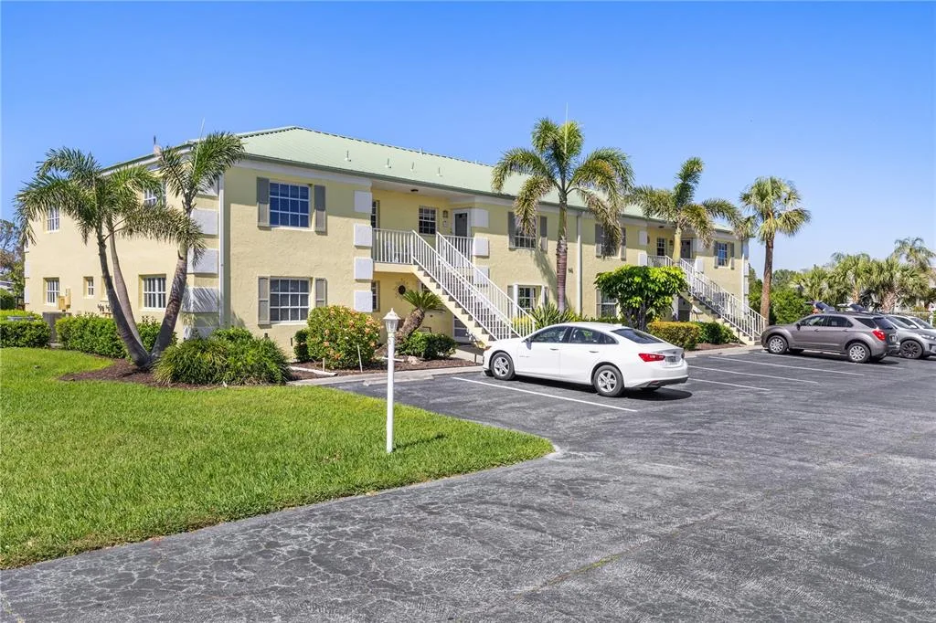 942 CAPRI ISLES BOULEVARD # 105, VENICE, FL 34292