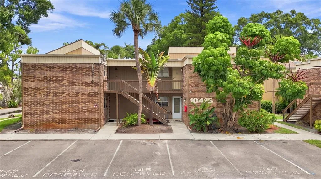 10415 CARROLLBROOK CIRCLE # 207, TAMPA, FL 33618