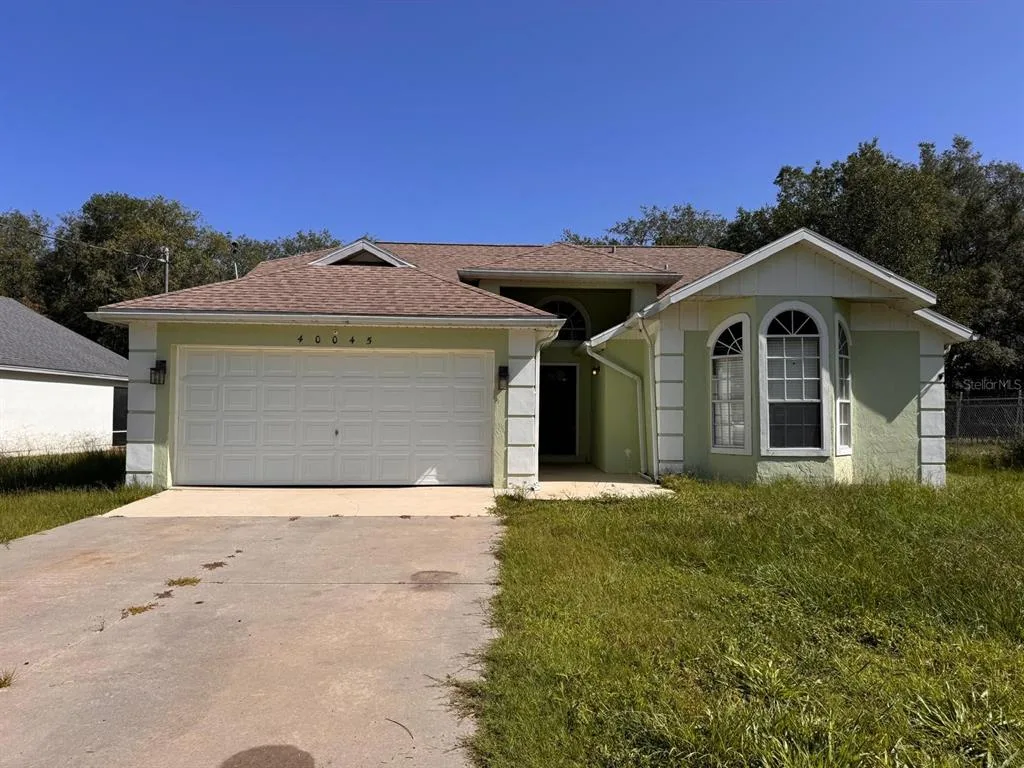 40045 PALM STREET, LADY LAKE, FL 32159