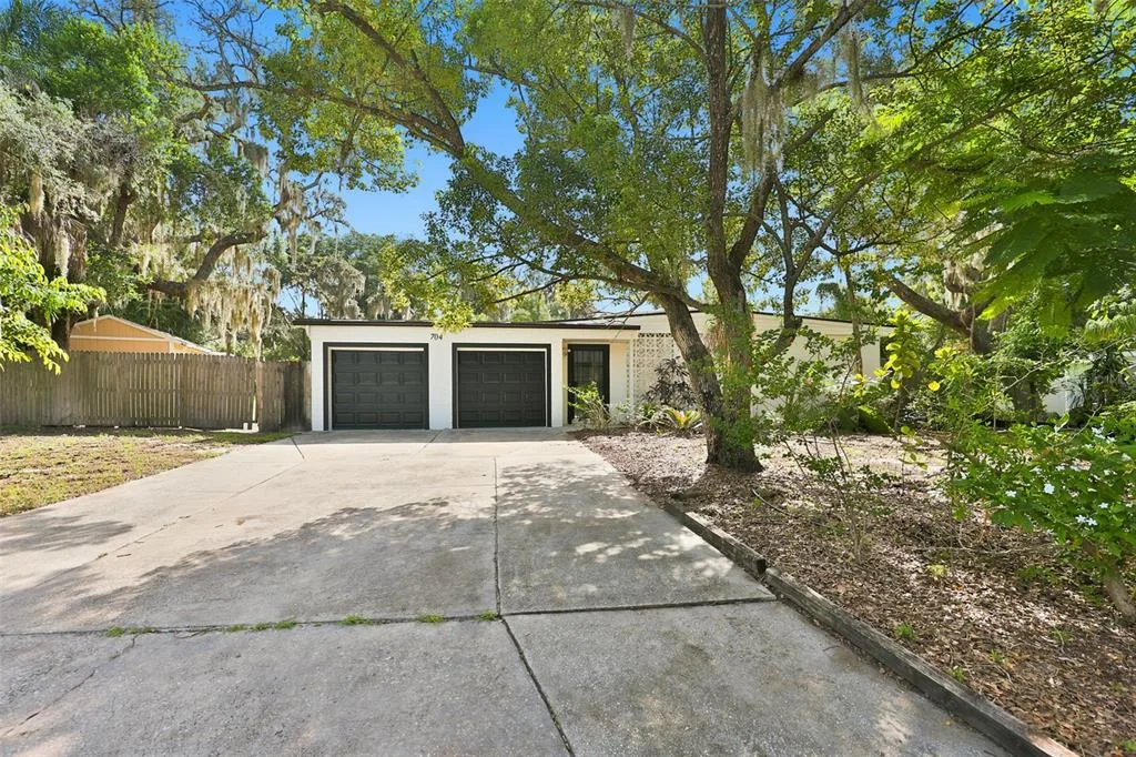 704 E RIVER DRIVE, TAMPA, FL 33617