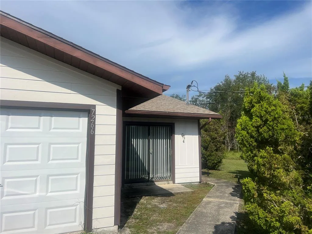 7266 POND CIRCLE, SPRING HILL, FL 34606