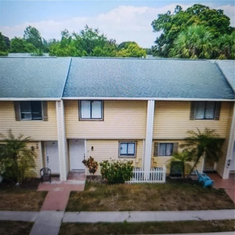 22630 GAGE LOOP # 4, LAND O LAKES, FL 34639