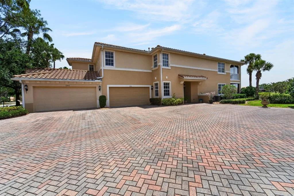 1364 EMERALD DUNES DRIVE, SUN CITY CENTER, FL 33573
