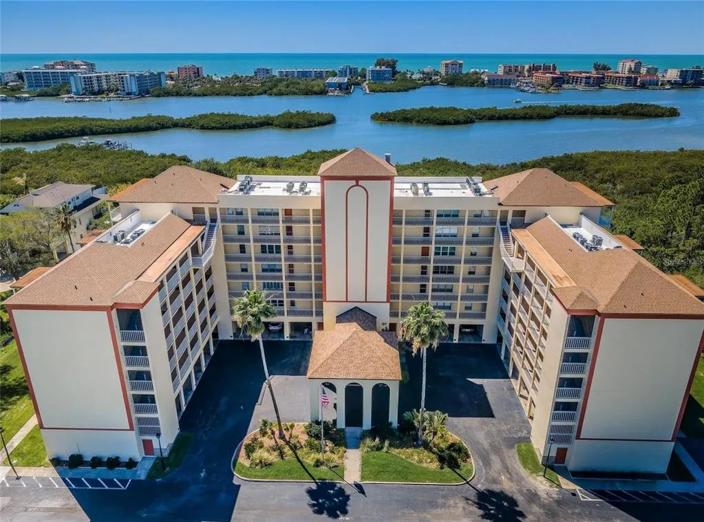 9000 COMMODORE DRIVE # 302, SEMINOLE, FL 33776