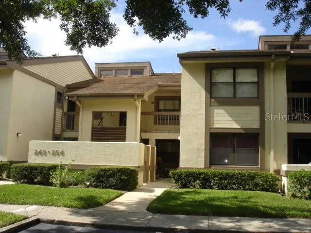 250 WOODLAKE WYNDE # 250, OLDSMAR, FL 34677