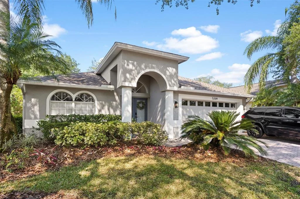 5209 ABBEY PARK AVENUE, TAMPA, FL 33647