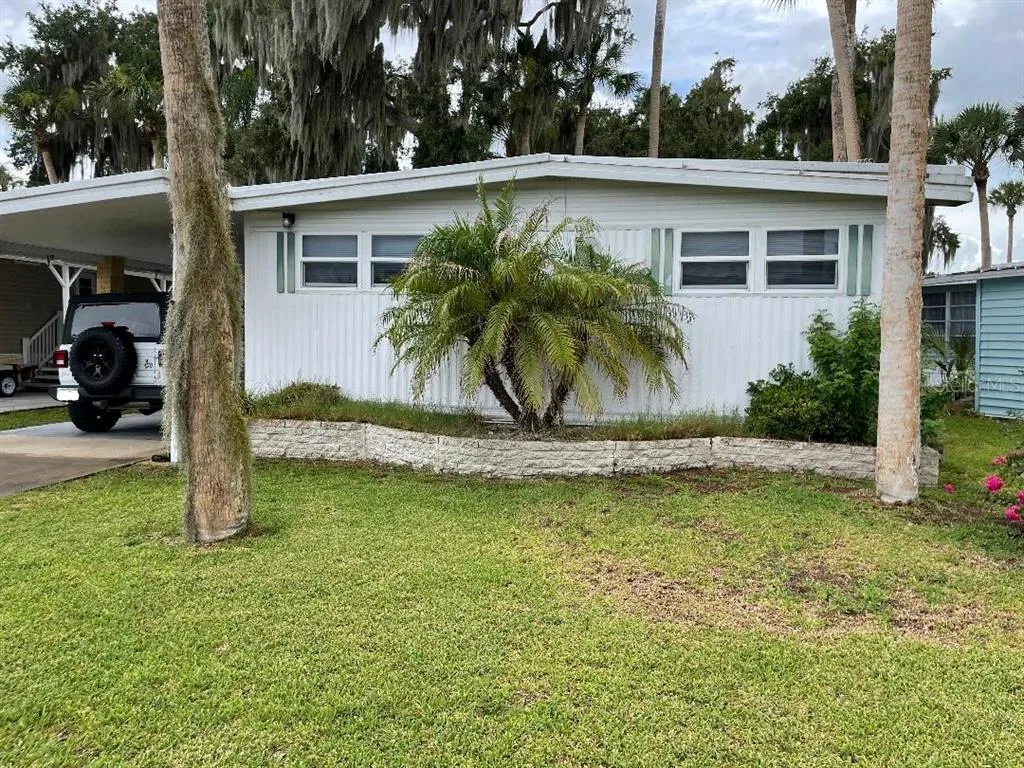 112 PALM DRIVE # B, EUSTIS, FL 32726