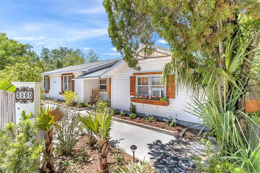 3560 MARTIN AVENUE, MOUNT DORA, FL 32757