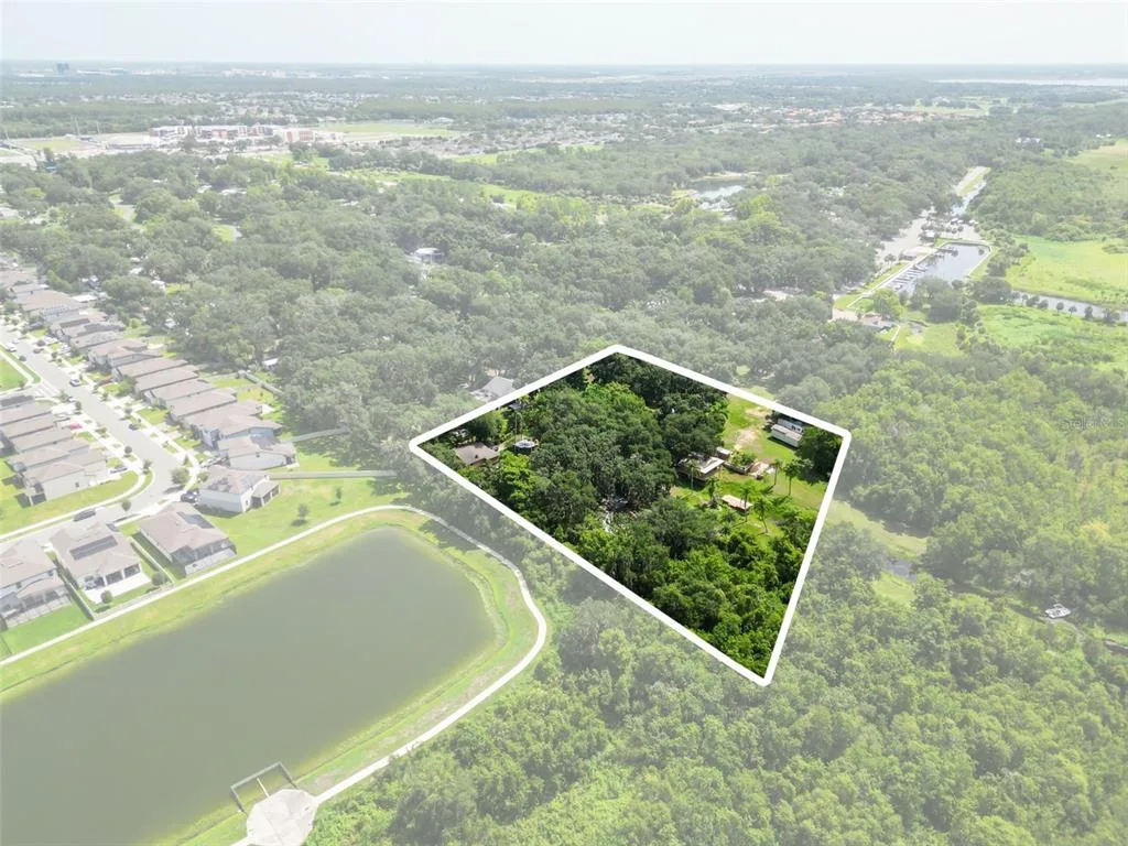 2690 E LAKE ROAD, KISSIMMEE, FL 34744