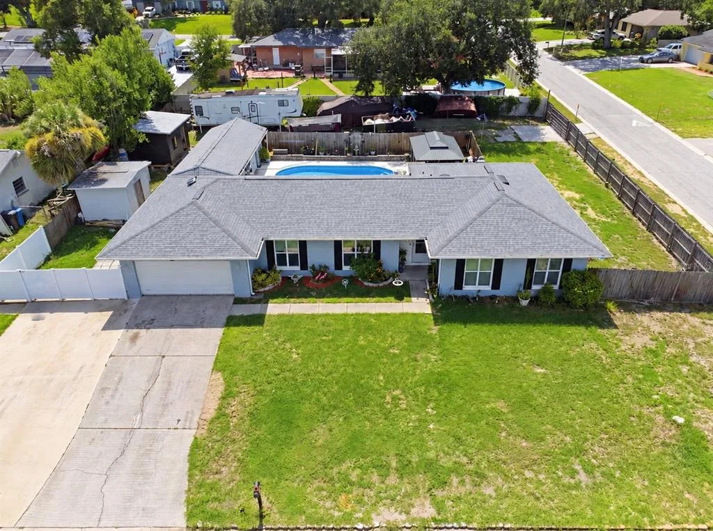 1124 KING ARTHUR COURT, VALRICO, FL 33594