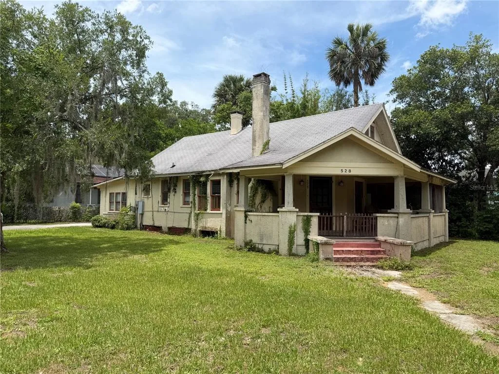 528 N ADELLE AVENUE, DELAND, FL 32720