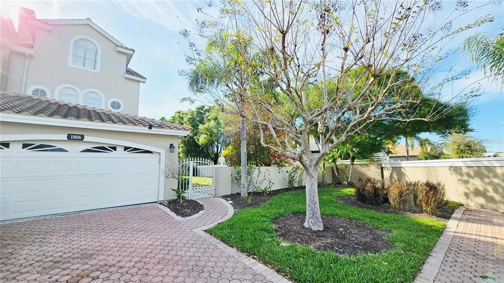 1806 LAGO VISTA BOULEVARD, PALM HARBOR, FL 34685