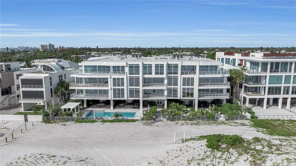 70 AVENIDA VENECCIA # 202, SARASOTA, FL 34242