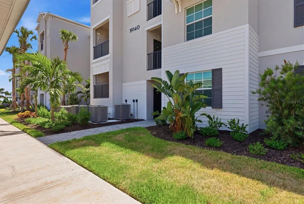 19140 SCALLOP LOOP # 108, LAKEWOOD RANCH, FL 34211