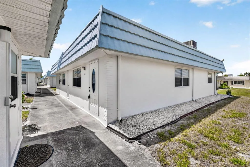 1801 BEDFORD LANE # 27, SUN CITY CENTER, FL 33573