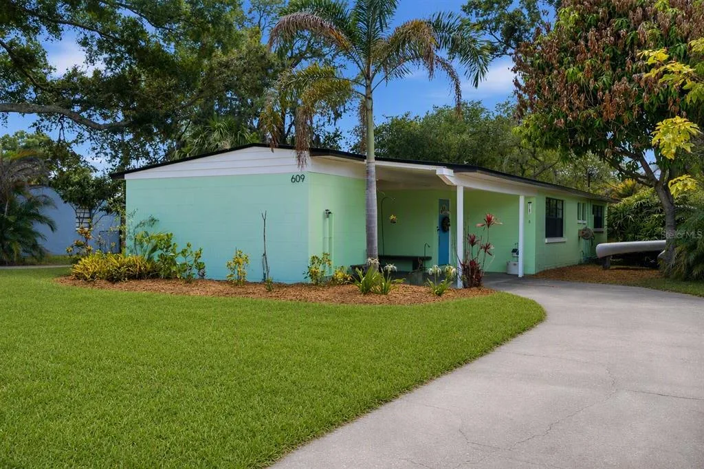 609 W RIVER DRIVE, TAMPA, FL 33617