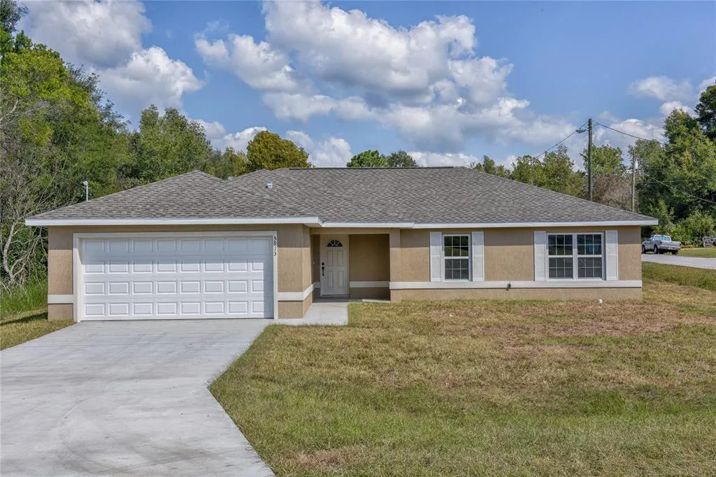 18 MALAUKA LANE COURT, OCKLAWAHA, FL 32179