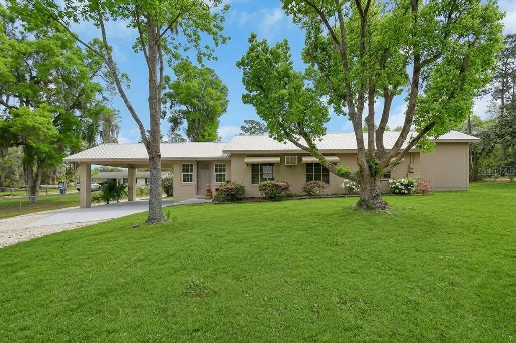 4611 GRAND AVENUE, DE LEON SPRINGS, FL 32130