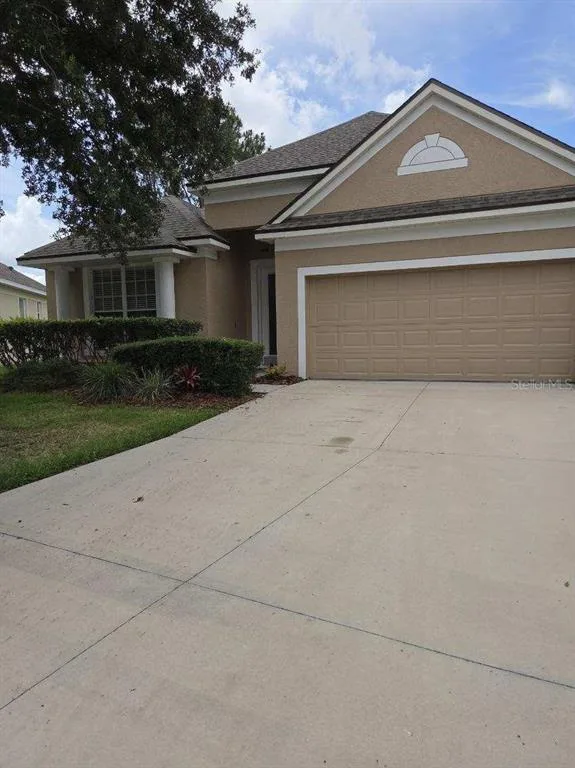 9321 HUNTINGTON PARKWAY, TAMPA, FL 33647