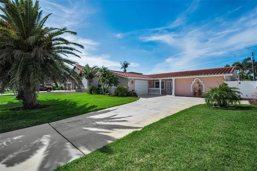 111 17TH STREET, BELLEAIR BEACH, FL 33786
