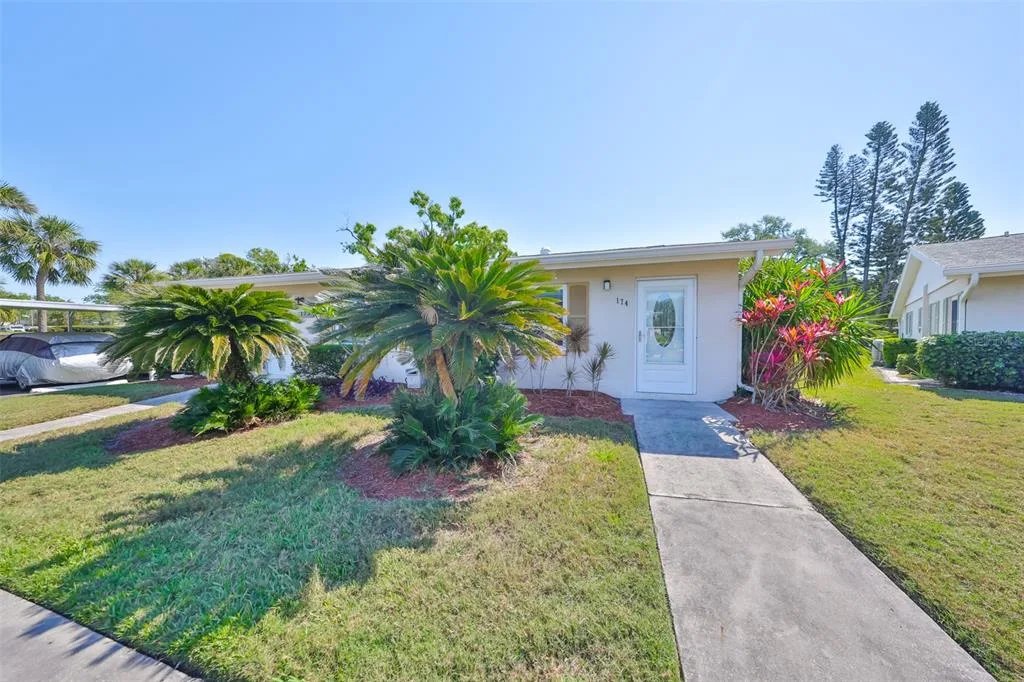 2202 CLUBHOUSE DRIVE # 174, SUN CITY CENTER, FL 33573