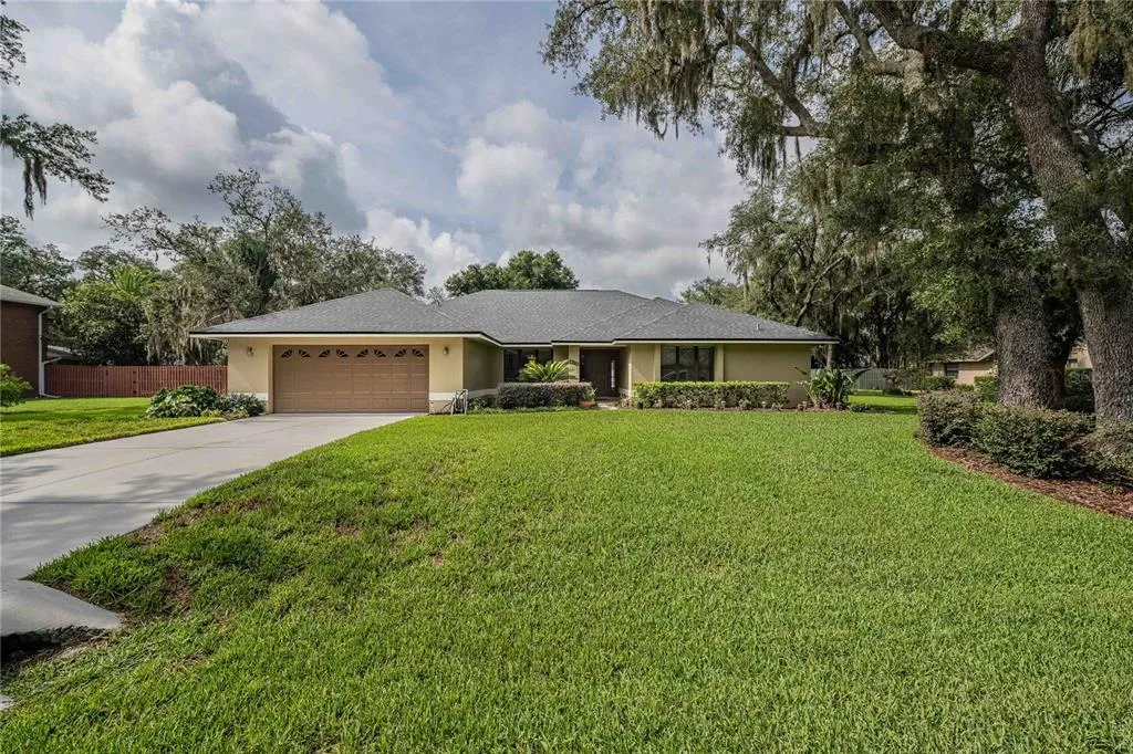 1749 LADY BOWERS TRAIL, LAKELAND, FL 33809