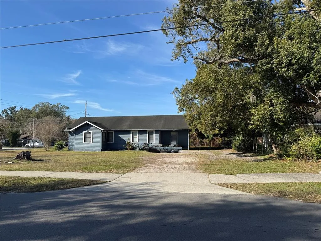 1049 PLATEAU AVENUE, LAKELAND, FL 33815