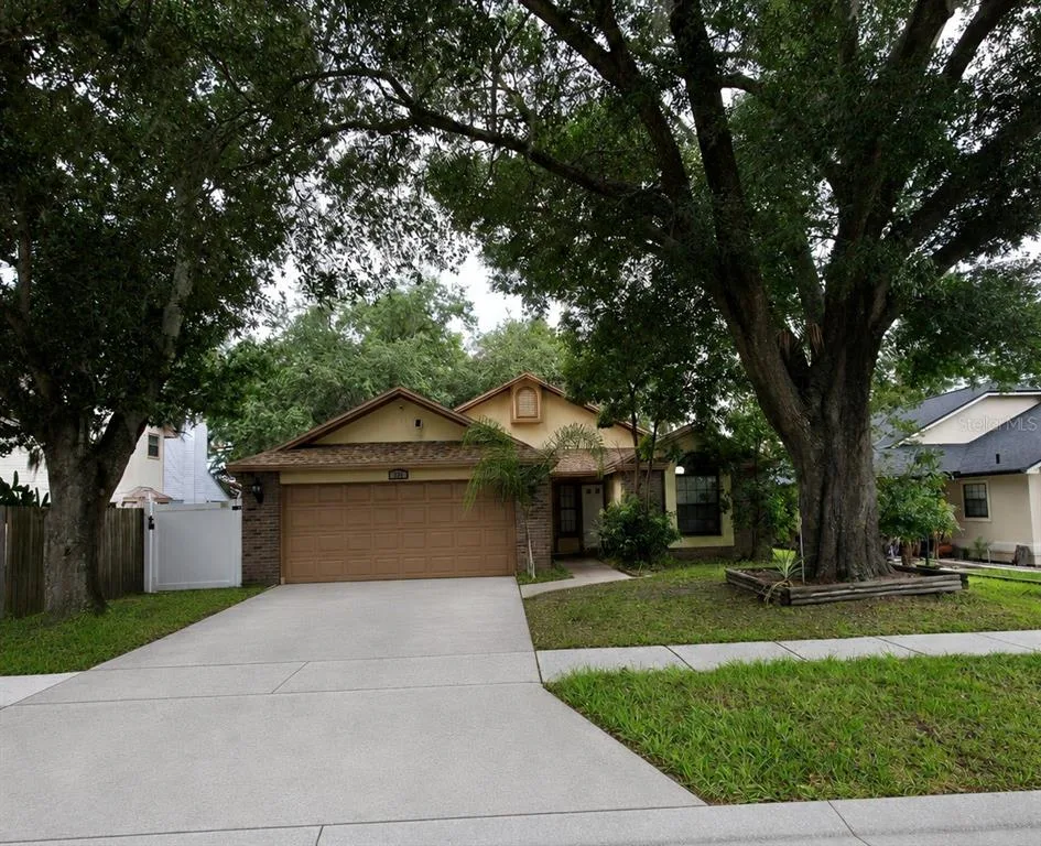 2201 GRASMERE DRIVE, APOPKA, FL 32703