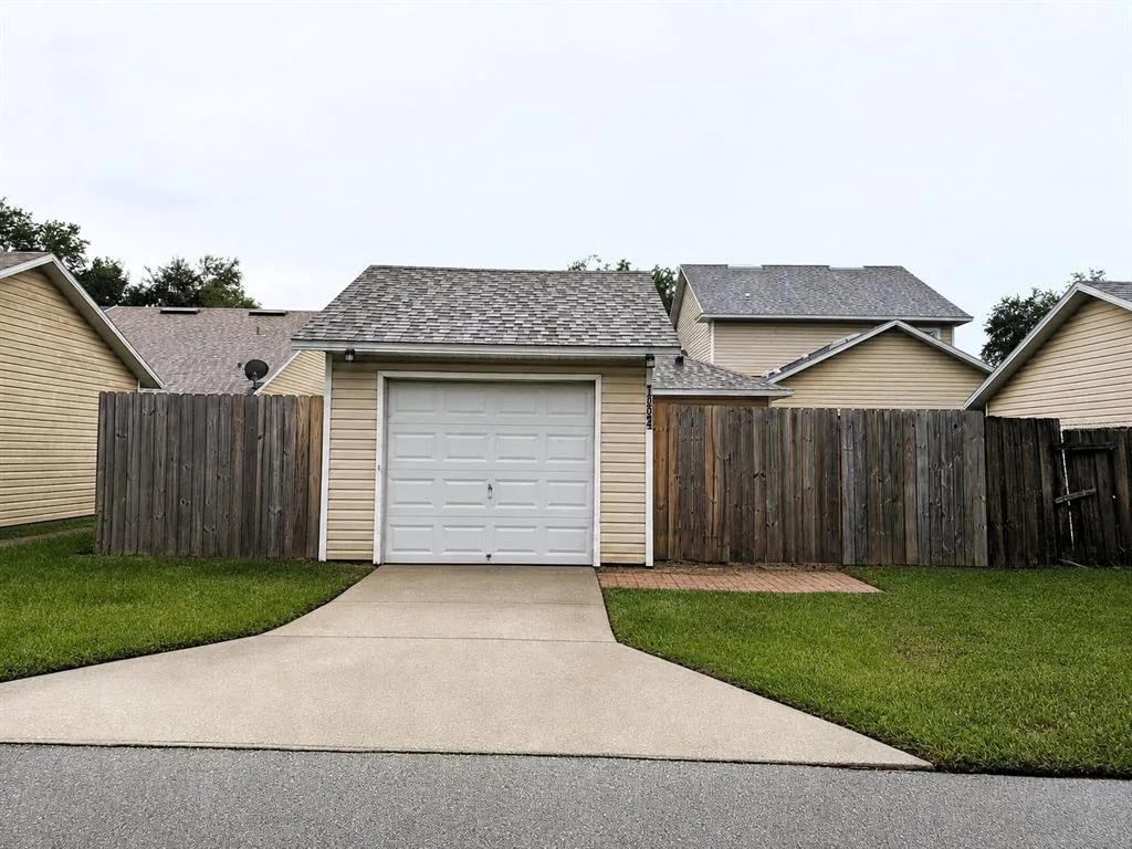 1004 PARK CENTRAL CIRCLE, GROVELAND, FL 34736