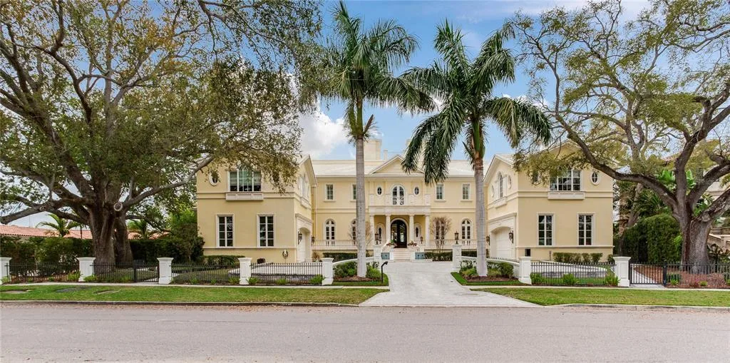 52 LADOGA AVENUE, TAMPA, FL 33606