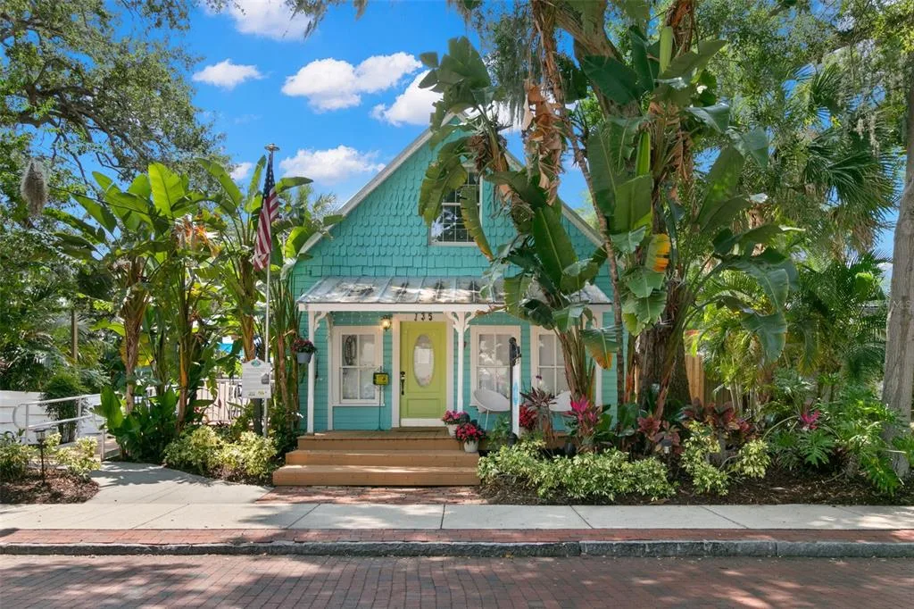 135 4TH AVENUE N, SAFETY HARBOR, FL 34695