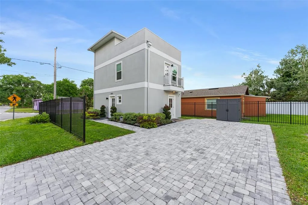 2951 KINGS ROAD, SANFORD, FL 32771