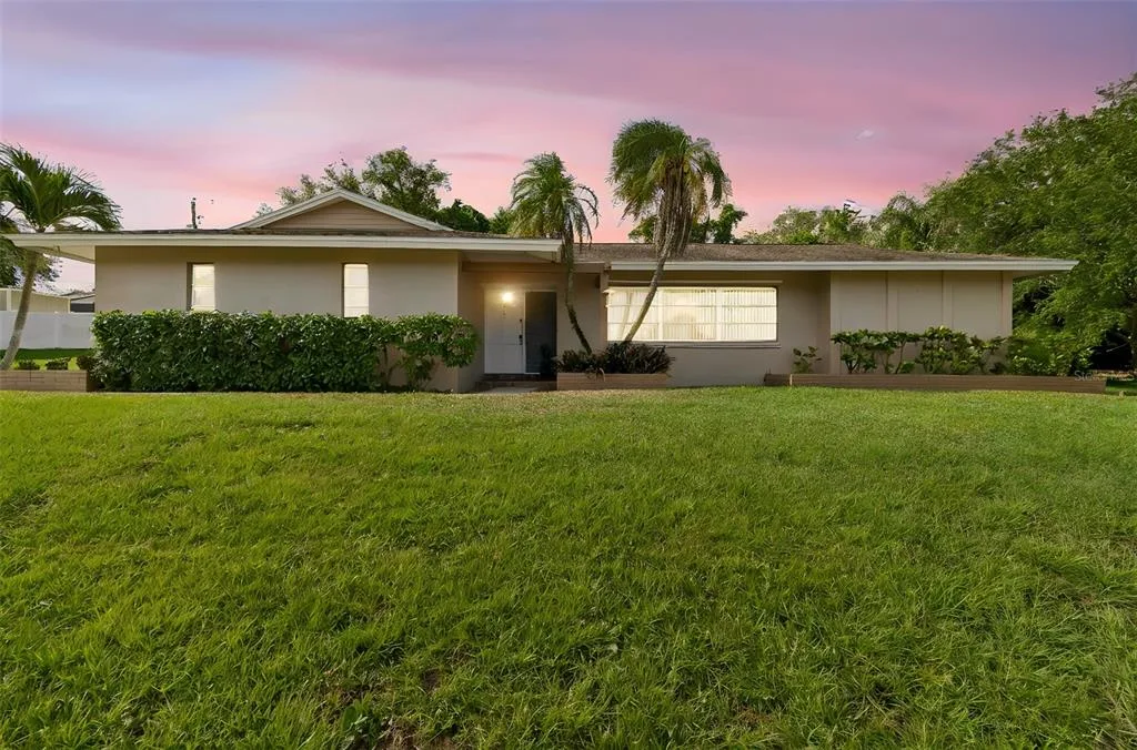 1251 HOLIDAY DRIVE, TARPON SPRINGS, FL 34689