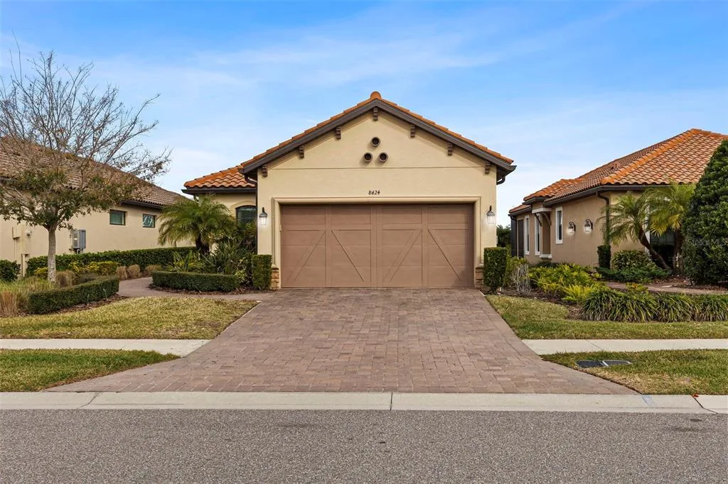 8424 ALBERATA VISTA DRIVE, TAMPA, FL 33647