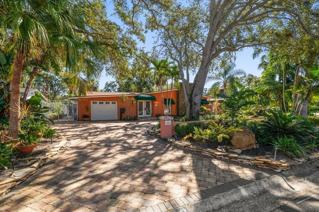3033 82ND WAY N, ST PETERSBURG, FL 33710