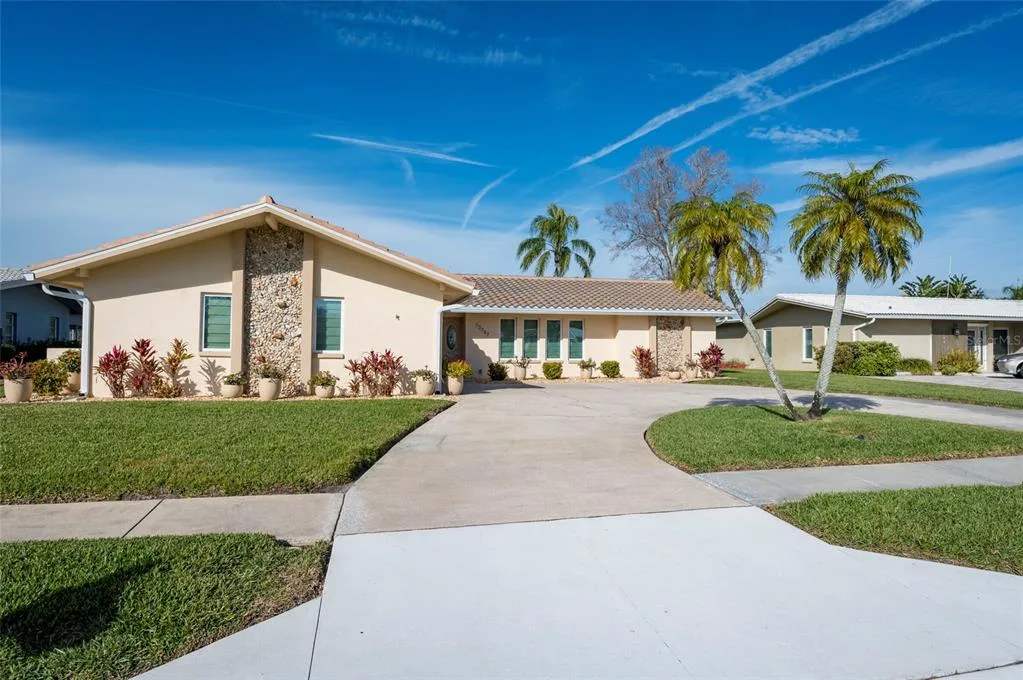 13797 PINECREST DRIVE, LARGO, FL 33774