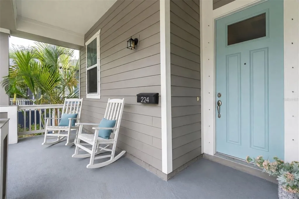 224 NE JEFFERSON CIRCLE N, ST PETERSBURG, FL 33702