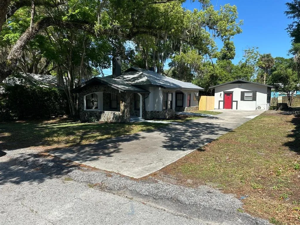 221 N JULIA AVENUE, DELAND, FL 32720