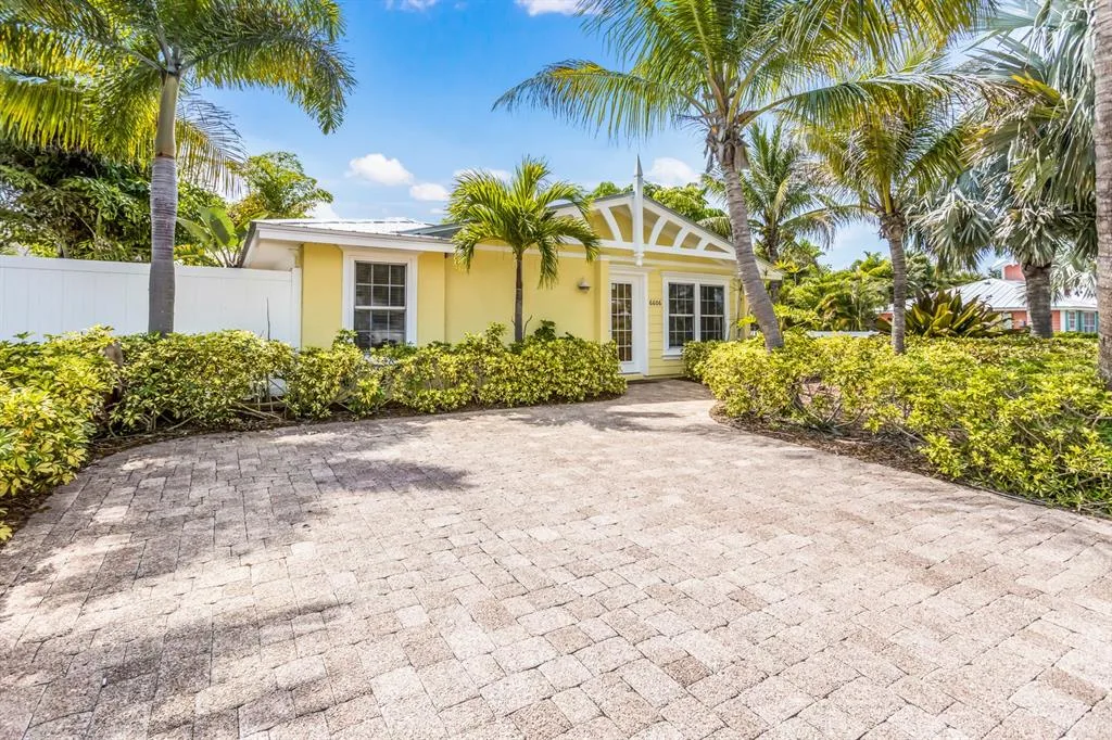 6606 HOLMES BOULEVARD # 3, HOLMES BEACH, FL 34217