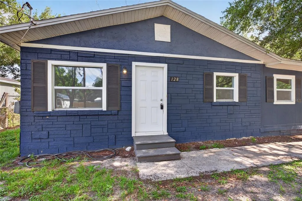 128 E 145TH AVENUE, TAMPA, FL 33613