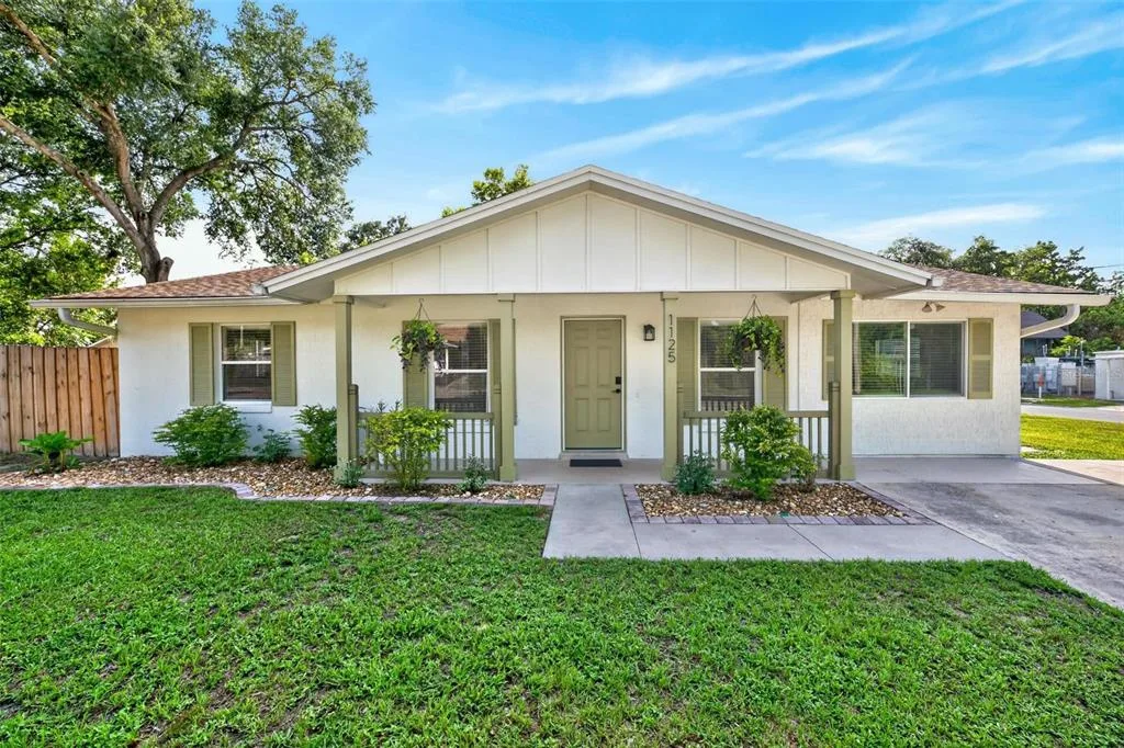 1125 N TREMAIN STREET, MOUNT DORA, FL 32757